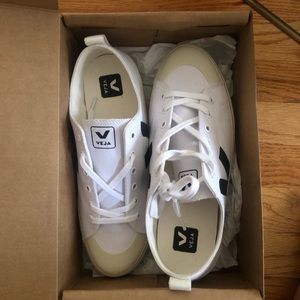 Veja—Nova Canvas White Pierre Black Sneakers